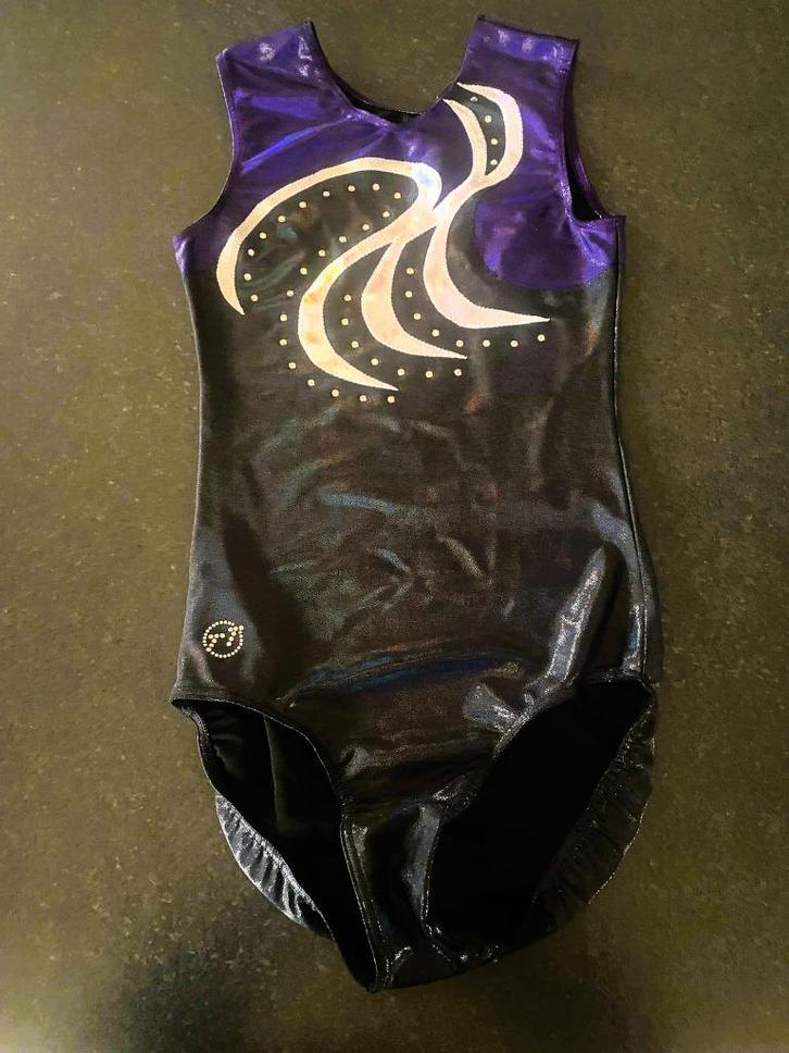 paars zwart turnpak - TT Gymnastics - maat S (176), Sport en Fitness, Turnen, Zo goed als nieuw, Turnpak(je), Kindermaat 146 t/m 176