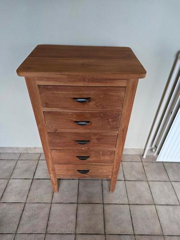 Mooie ladenkast in massief teak hout. 104cm hoog/54,5 breed beschikbaar voor biedingen
