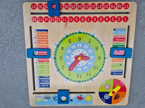 Mooie houten kalenderklok New Classic Toys, Kinderen en Baby's, Speelgoed | Educatief en Creatief, Zo goed als nieuw, Ophalen