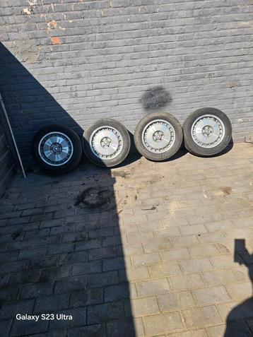 Trx velgen met banden beschikbaar voor biedingen