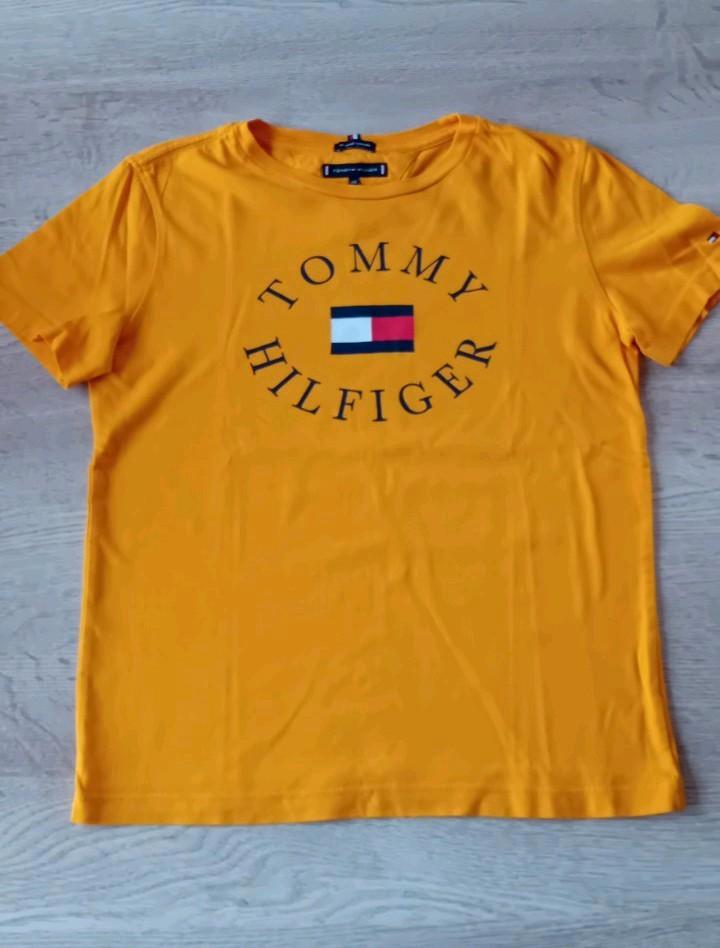Tee-shirt Tommy Hilfiger jaune orange taille 10 ans, Enfants & Bébés, Vêtements enfant | Taille 140, Neuf, Garçon, Autres types