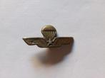 Broche met parachutespringjack, Ophalen of Verzenden, Landmacht, Embleem of Badge