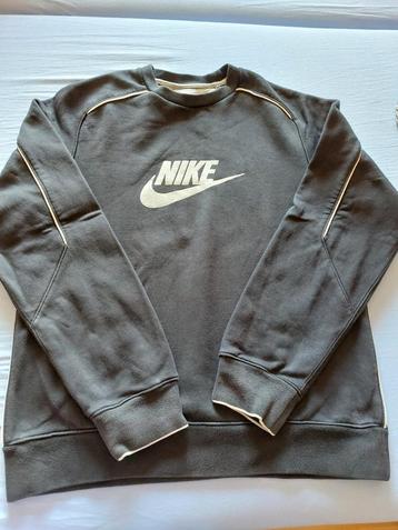 Dikke nike sweater medium, Ophalen, Gedragen