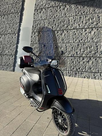 Vespa sprint 2023 beschikbaar voor biedingen