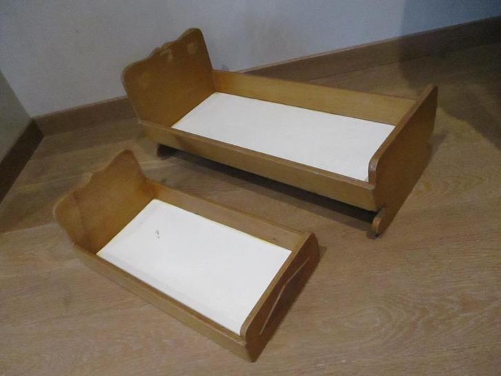 bedjes voor poppen 2 stuks schommelbedje, Kinderen en Baby's, Speelgoed | Poppen, Gebruikt, Babypop, Ophalen of Verzenden