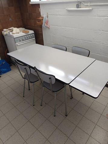 Table et 4 chaises en formica, Maison & Meubles, Tables | Tables à manger, Quatre personnes, 50 à 100 cm, Comme neuf, Enlèvement