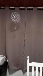 Overgordijnen met houten baar, Enlèvement