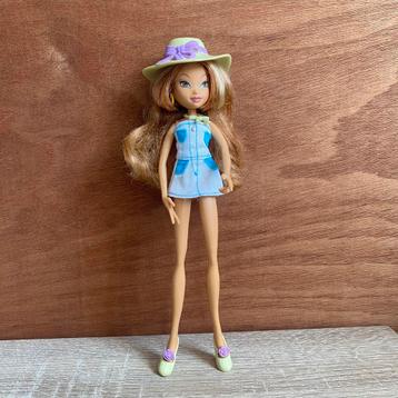 Winx Club poppenkleedje en accessoires beschikbaar voor biedingen