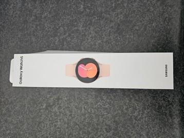 Samsung Galaxy watch 5, rose beschikbaar voor biedingen