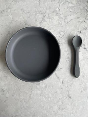 Siliconen bordje met lepel beschikbaar voor biedingen