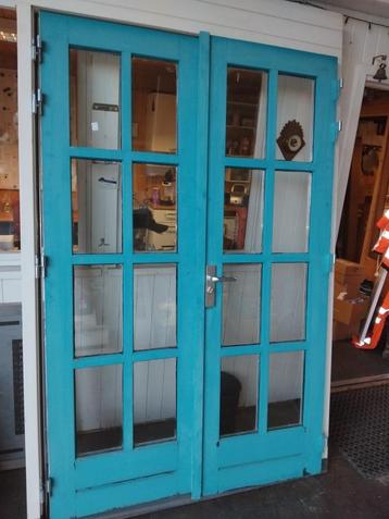 Dubbele Deur hout 139x211 en getoogd 174x220 beschikbaar voor biedingen