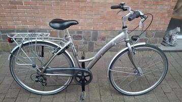 Goede lichte ALUMINIUM L’AVENIR damesfiets TIP TOP IN ORDE beschikbaar voor biedingen