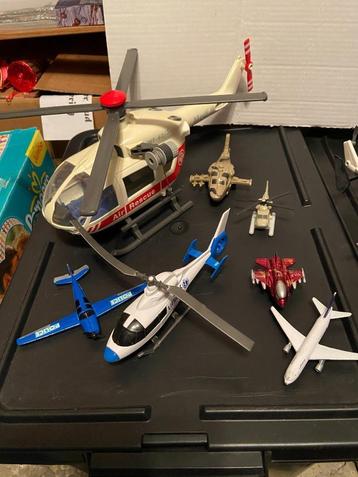 Lot auto's & vliegtuigjes beschikbaar voor biedingen