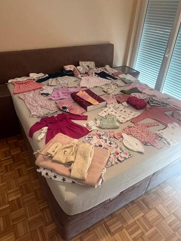 Lot de vetement pour filles een jaar beschikbaar voor biedingen