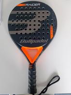 Joueur débutant en raquette de padel, Enlèvement