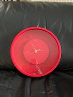 Horloge murale rouge Salt & Pepper 31cm, Maison & Meubles, Accessoires pour la Maison | Horloges, Comme neuf, Enlèvement ou Envoi