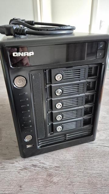 QNAP TS-509 Pro NAS + 5 x 1.5 TB WD HDDs beschikbaar voor biedingen