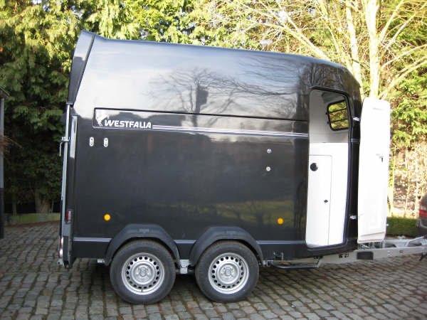 Westfalia Jupiter XL 2 paards polyester trailer + zadelkamer, Dieren en Toebehoren, Paarden en Pony's | Trailers en Aanhangwagens