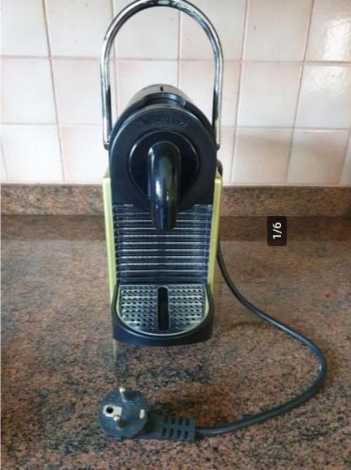 Nespresso Magimix M110 Ref. 11 320, Elektronische apparatuur, Koffiezetapparaten, Koffiepads en cups, Afneembaar waterreservoir