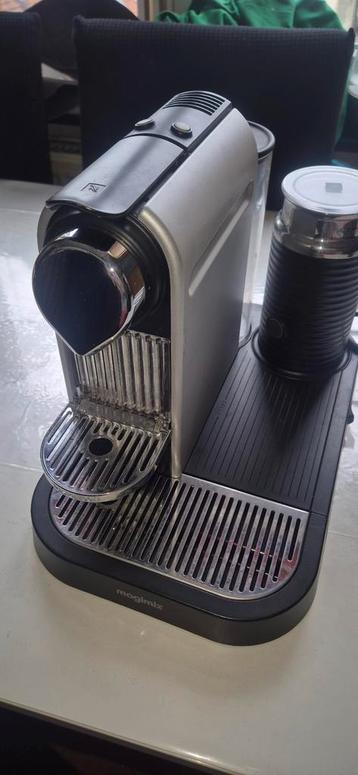 Nespresso avec mousseur de lait, Enlèvement ou Envoi, Comme neuf