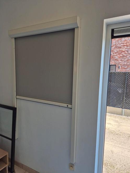 Splinternieuwe screen met IO motor en smoove muurzender ., Doe-het-zelf en Bouw, Rolluiken, Nieuw, 150 tot 200 cm, 100 tot 150 cm