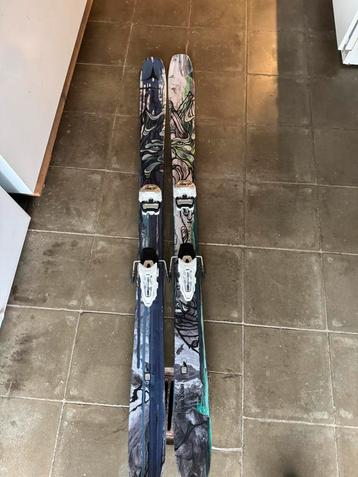 Ski atomic all mountain 180 disponible aux enchères