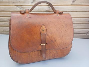 Vintage lederen tas met dubbele flap - karaktervol en uniek beschikbaar voor biedingen