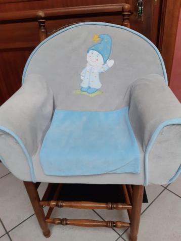 Kinderzetel grijs /blauw met tovenaar tekening beschikbaar voor biedingen