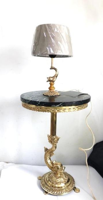 Bijzettafel met marmeren blad en lamp beschikbaar voor biedingen