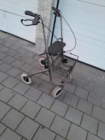 Déambulateure rollator pmr