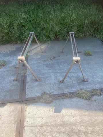 Sterke metalen schragen beschikbaar voor biedingen