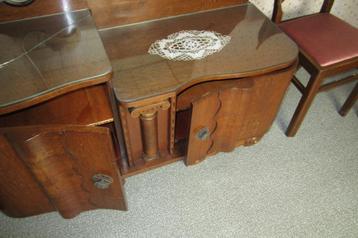 retro slaapkamer met bed 1 persoon beschikbaar voor biedingen