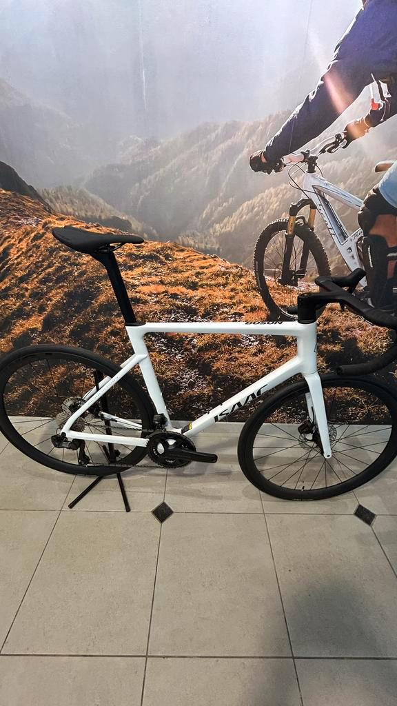 Isaac Boson – Mineral White (2025), Fietsen en Brommers, Fietsen | Racefietsen, Nieuw, Heren, Overige merken, 28 inch, Carbon