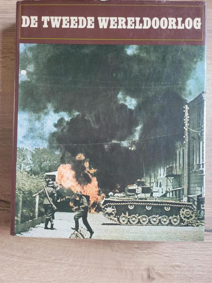 Boek 7000 jaar wereldgeschiedenis : de tweede oorlog, Boeken, Oorlog en Militair, Zo goed als nieuw, Tweede Wereldoorlog, Ophalen of Verzenden