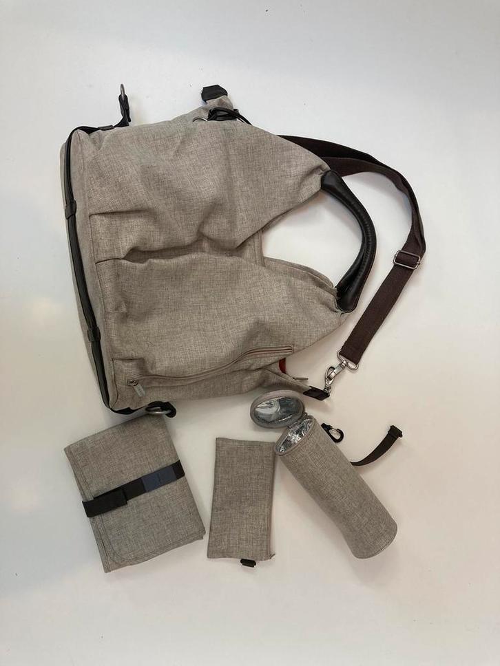 Lässig verzorgingstas met accessoires, Kinderen en Baby's, Luiertassen, Zo goed als nieuw, Ophalen