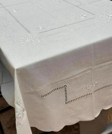XL Tafelkleed + 8 servetten Kant Ovaal Floweral geborduurd beschikbaar voor biedingen