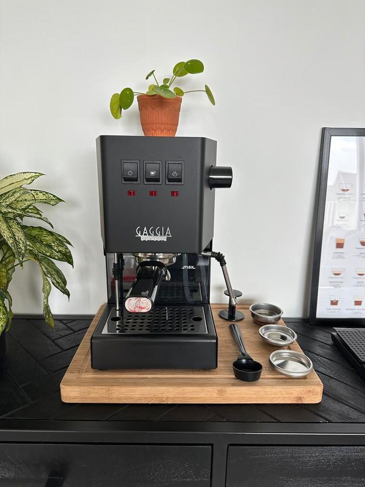 Top espressomachine: Gaggia Classic Pro – Amper gebruikt, Elektronische apparatuur, Koffiezetapparaten, Zo goed als nieuw, Gemalen koffie