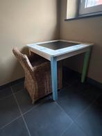 Kindertafel en rieten stoel, Kinderen en Baby's, Kinderkamer | Tafels en Stoelen, Ophalen, Zo goed als nieuw
