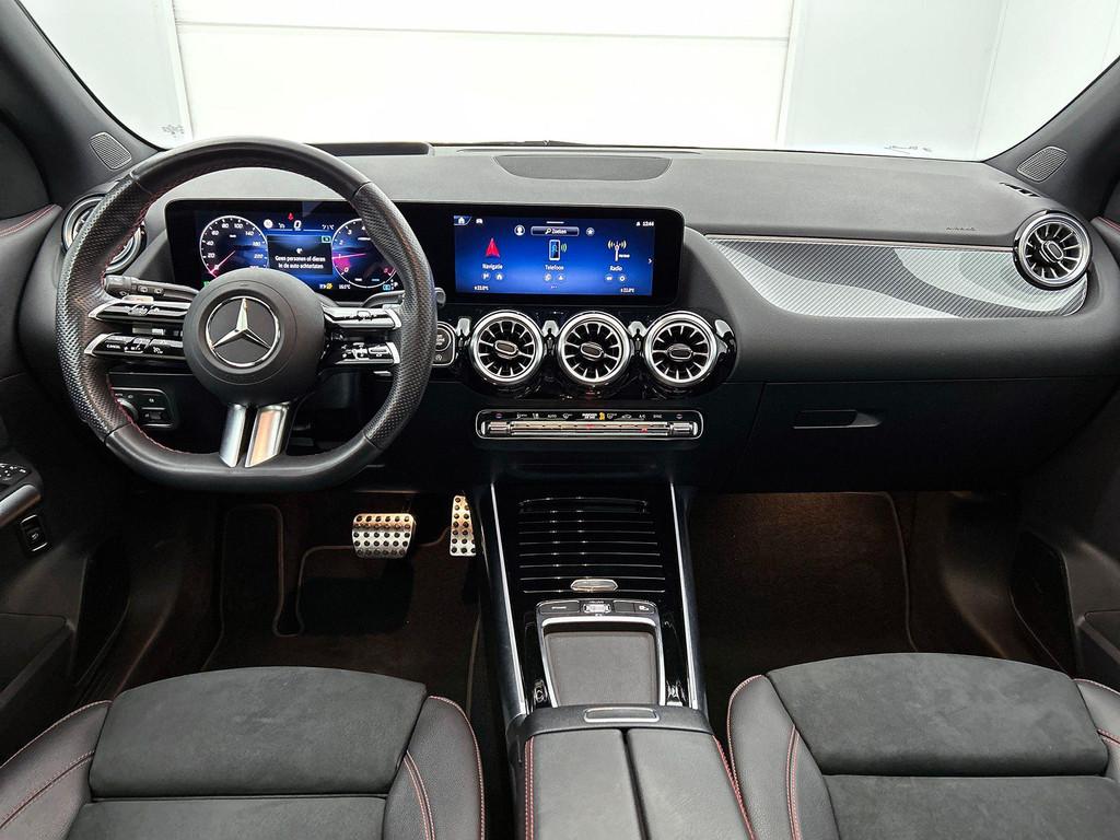 Mercedes-Benz GLA-klasse 180 AMG Line | Panoramisch Dak | Do, Stof, Gebruikt, 4 cilinders, 136 pk