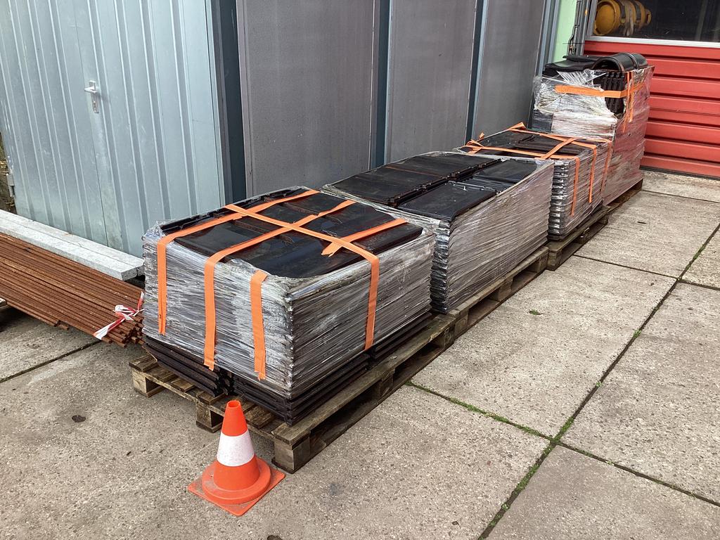 Dakpannen jura nova, Ophalen, Zo goed als nieuw, Dakpannen