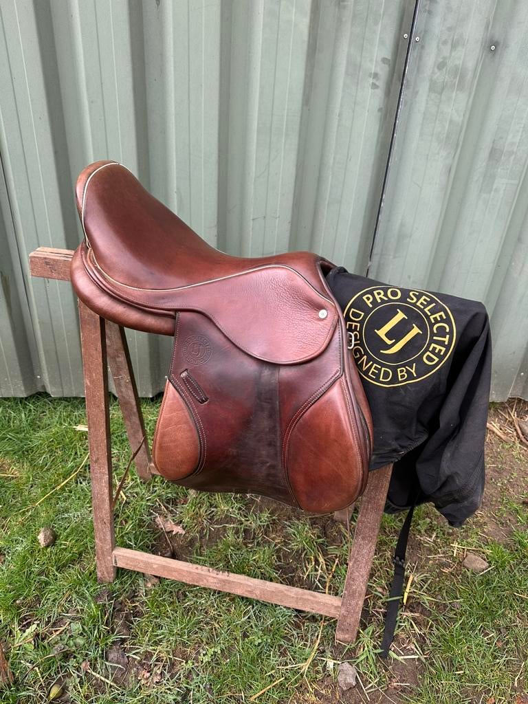 Spring + dressuurzadel, Dieren en Toebehoren, Paarden en Pony's | Zadels, Ophalen, Zo goed als nieuw