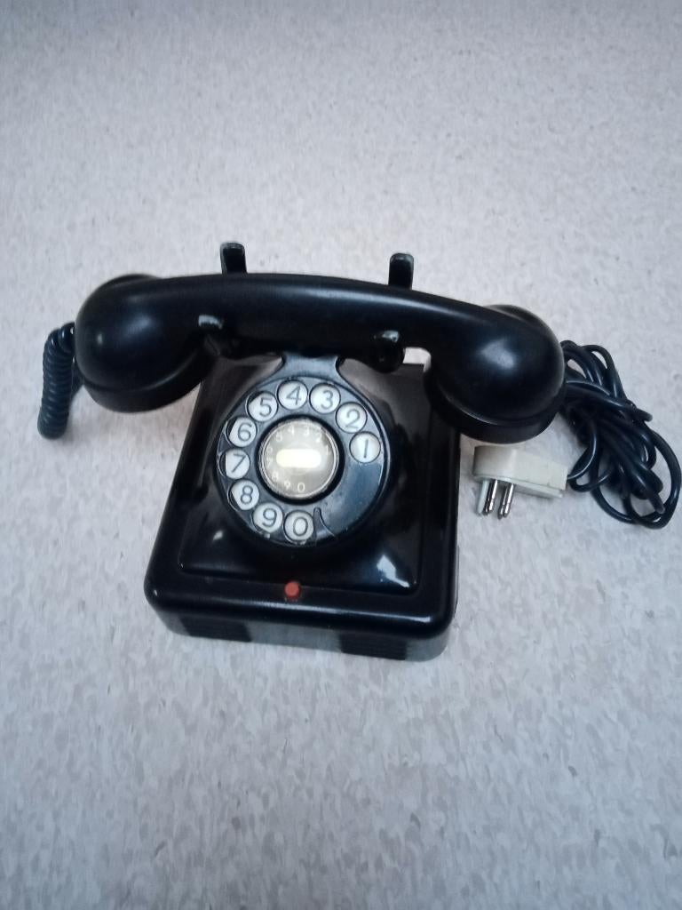 Oude metalen telefoon. Doe aanbiedingen vanaf 10€, Telecommunicatie, Ophalen of Verzenden, Gebruikt, Met draaischijf