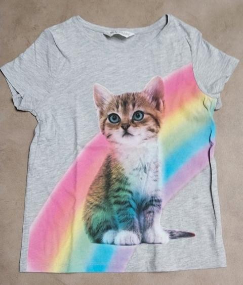 H&M – Lichtgrijze T-shirt met Kittenprint – Maat 134-140, Kinderen en Baby's, Kinderkleding | Maat 134, Zo goed als nieuw, Meisje