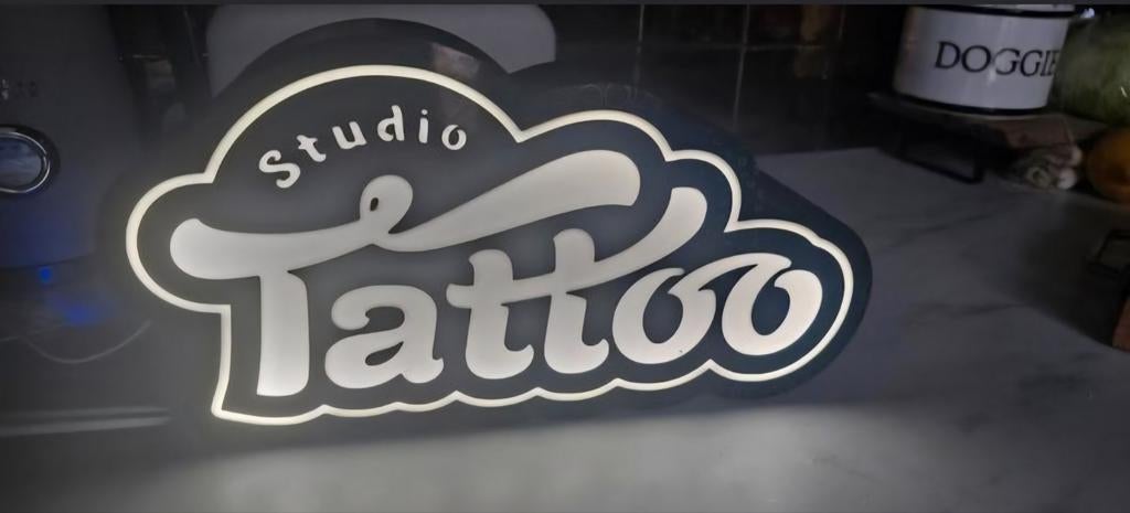 Prachtige, extra grote lichtreclame met een 'Tattoo' design., Ophalen of Verzenden