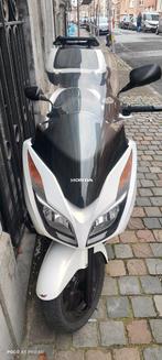 Honda Forza 300cc, 2015 – 68 000 km, état parfait., Motos, Motos | Honda, ABS, Scooter, 4 cylindres, 12 à 35 kW