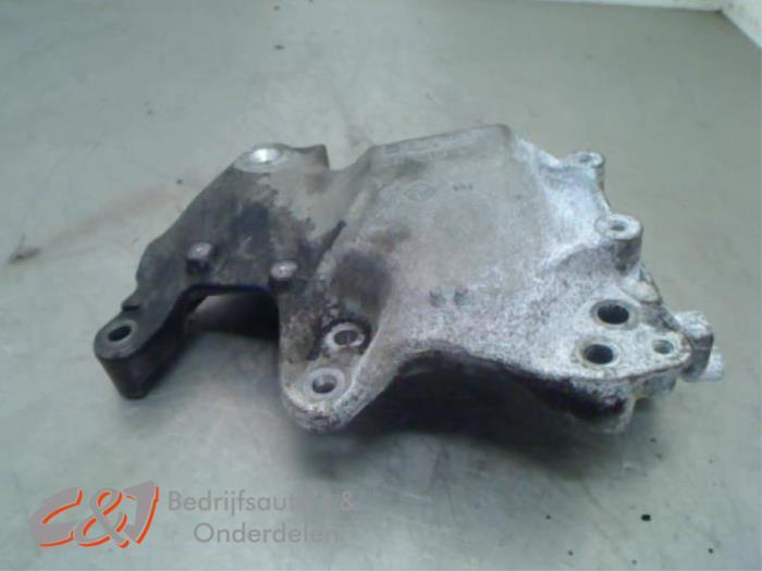 Support moteur d'un Renault Trafic, Renault, -, 3 mois de garantie, Utilisé