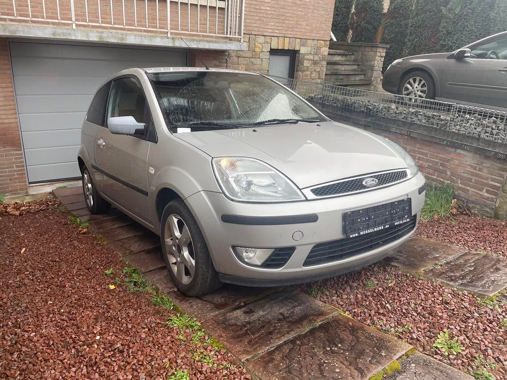 - Ford Fiesta - 63.000 KM - 1.3 Benzine - Gekeurd - Airco-, Auto's, 1299 cc, Handgeschakeld, Grijs, Particulier