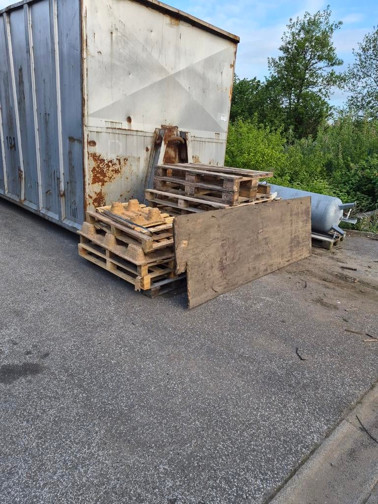 Af te halen grote partij hout / pallets, Ophalen