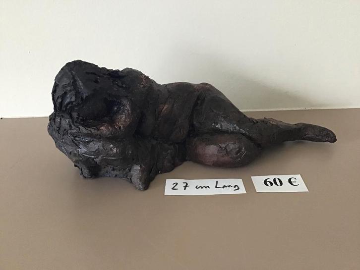 belle statue en céramique de 27 cm de long patinée, Antiquités & Art, Art | Sculptures & Bois, Enlèvement ou Envoi