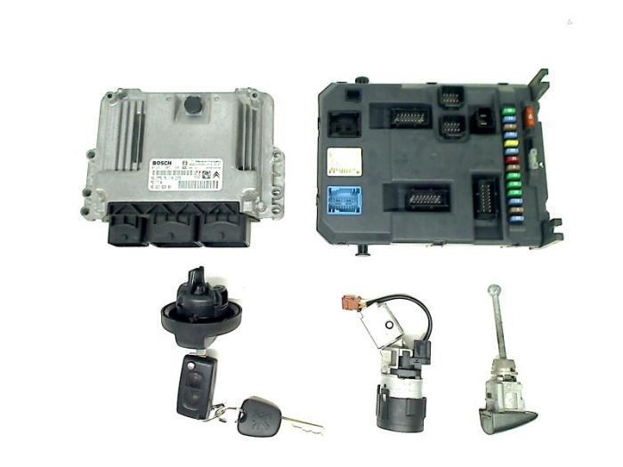 Serrure de contact + clé d'un Peugeot 207, Autos : Pièces & Accessoires, Autres pièces automobiles, Peugeot, Utilisé, 3 mois de garantie